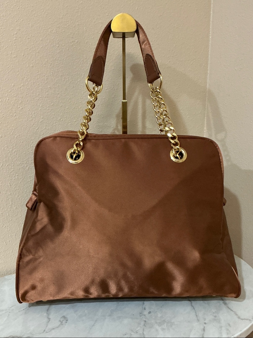 Valentino Garavani Brown Satin Shoulder Bag With Gold Chain Handles (COA) Inc. - Picture 2 of 9